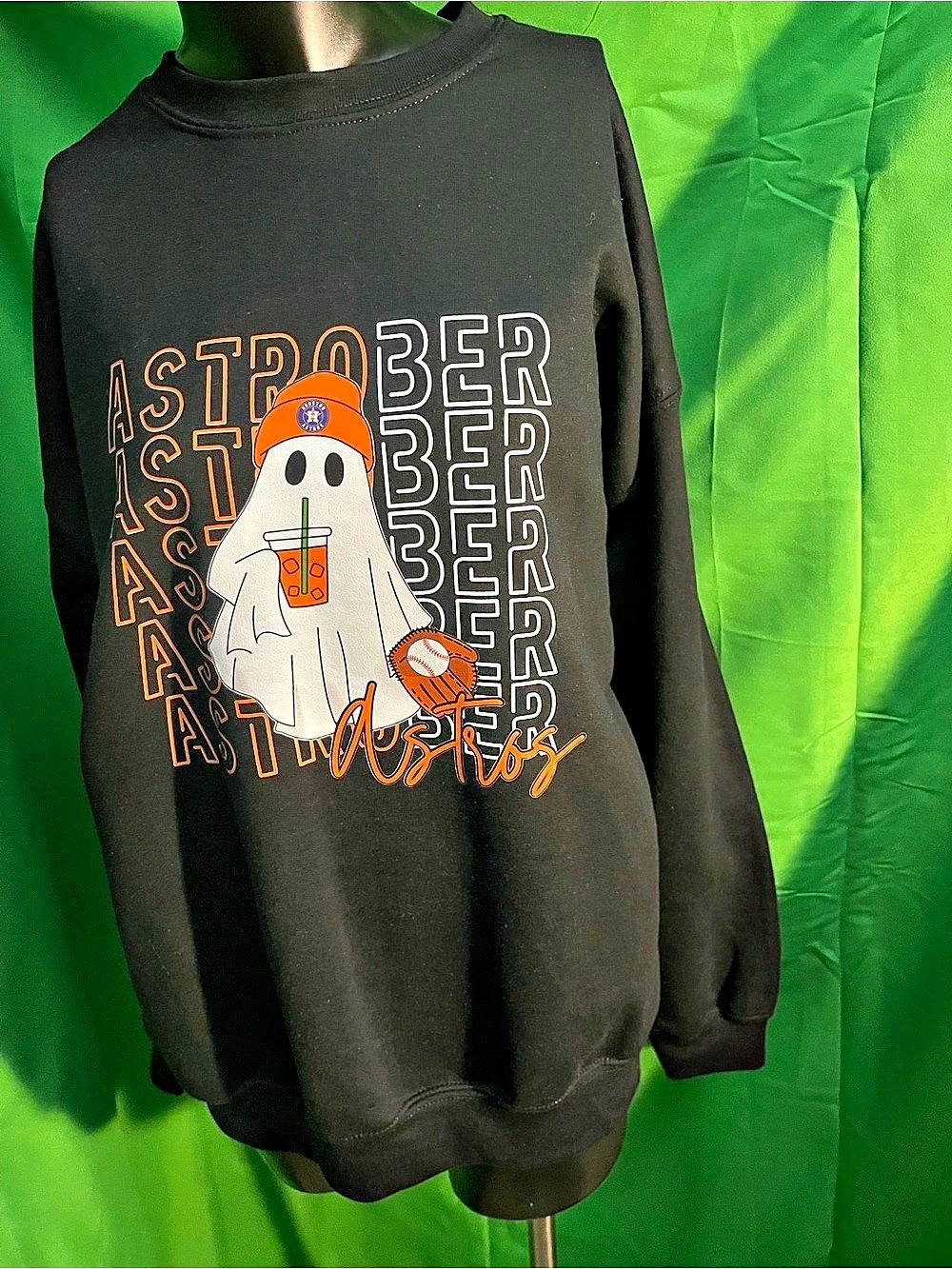 Gildan Heavy Blend Crewneck Sweatshirt Graphic Sweatshirt in Black & Orange Size